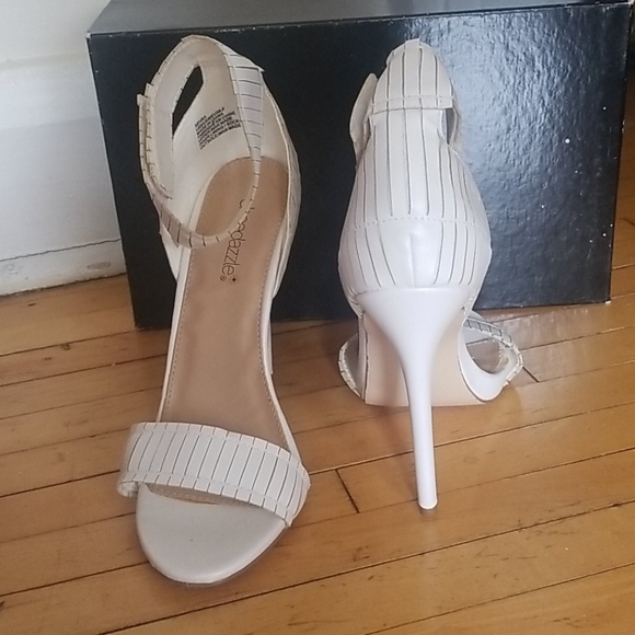 Fancy high heels - Picture 2 of 3